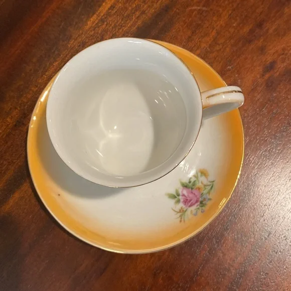 Vintage orange floral teacup and saucer set. - Picture 2 of 11